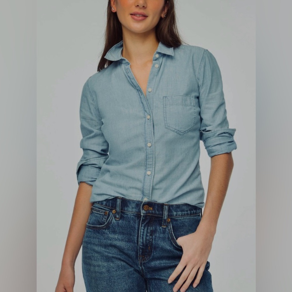 J. Crew  Womens “Perfect Fit “ Blue Chambray Button-Down Shirt Size L